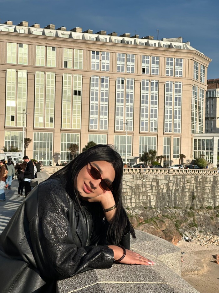 Chica trans joven morbosa viciosa y muy juguetóna