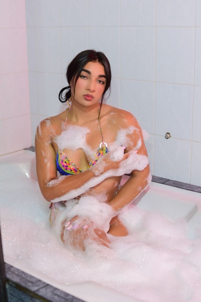 Chica trans joven morbosa viciosa y muy juguetóna