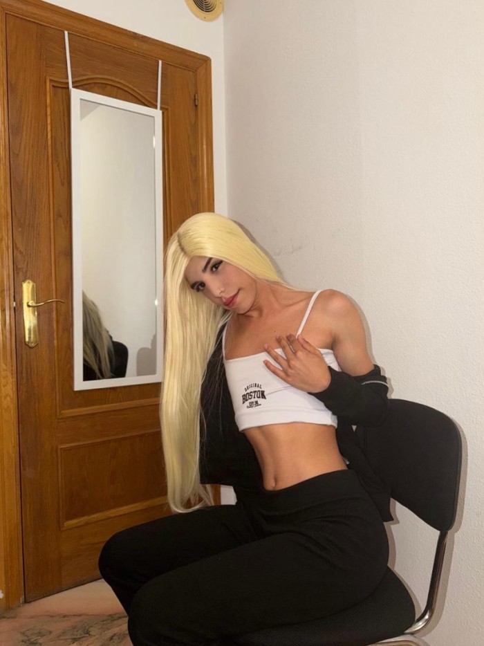 KENDALL TRANS FEMENINA, ATRACTIVA Y CARIÑOSA
