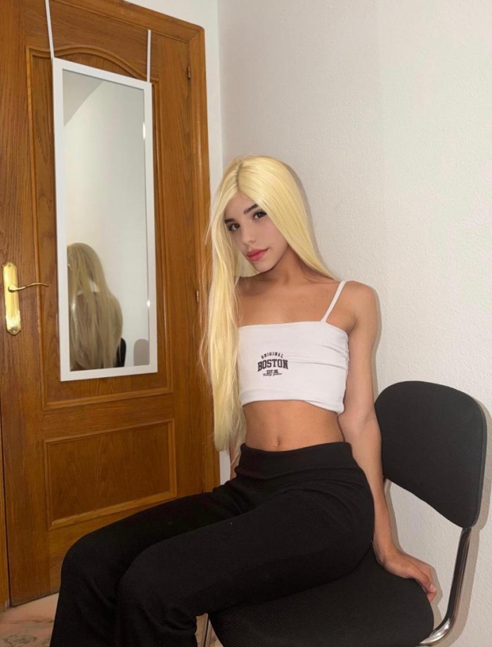 KENDALL TRANS FEMENINA, ATRACTIVA Y CARIÑOSA