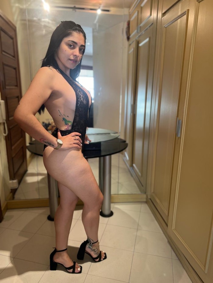 VEN Y DISFRUTA DE ESTA MUJER CALIENTE