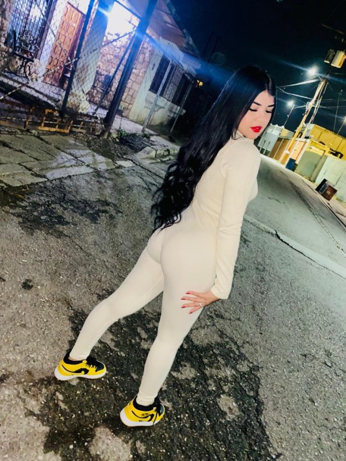 EN ALMERIA SENSUAL ESCORT JOVENCITA FIESTERA
