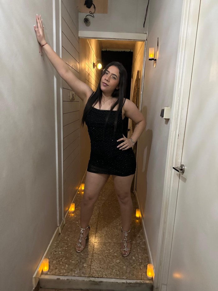 LAURY COLOMBIANA FIESTA TODOA LA ESTA NOCHE