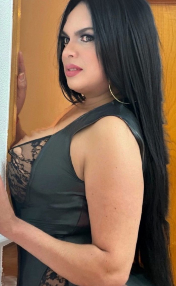 Chica. Descomplicada. Y discreta