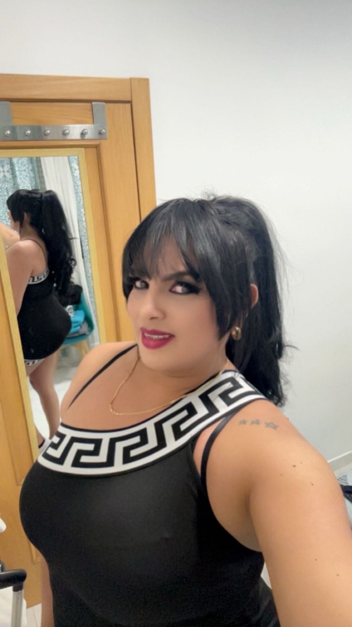 Chica. Descomplicada. Y discreta