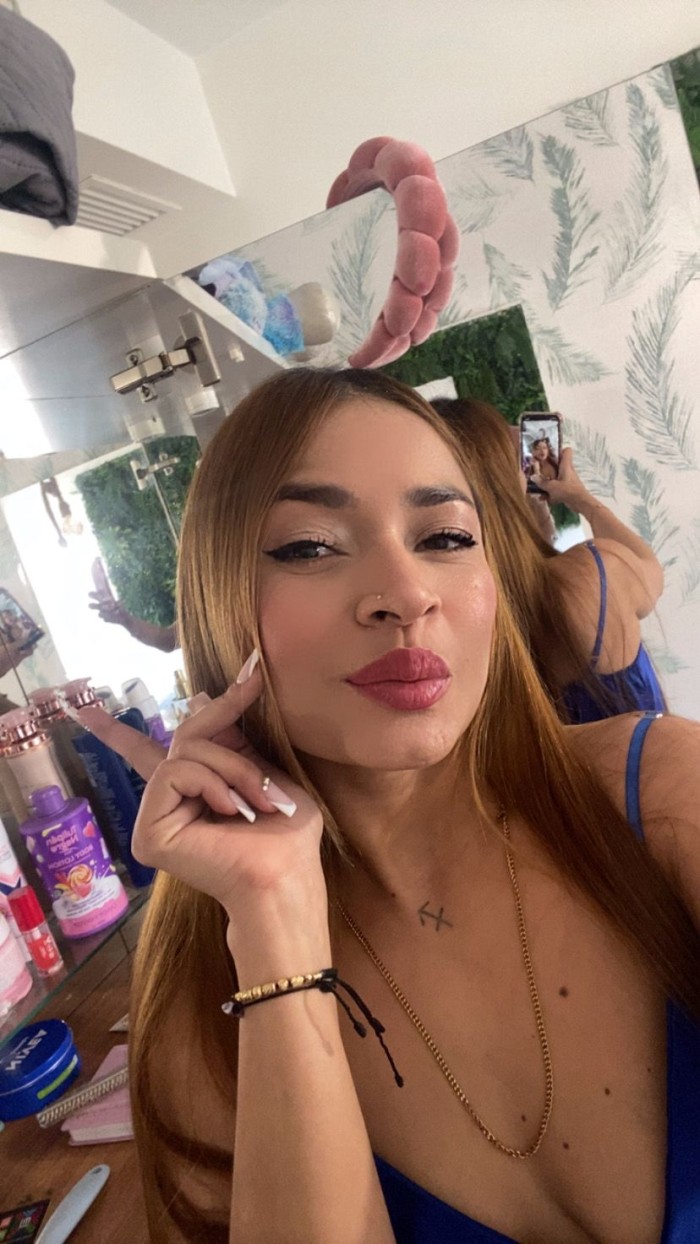 SOFIA , DESDE MEDELLIN, FIESTERA Y FLACA VIENES?