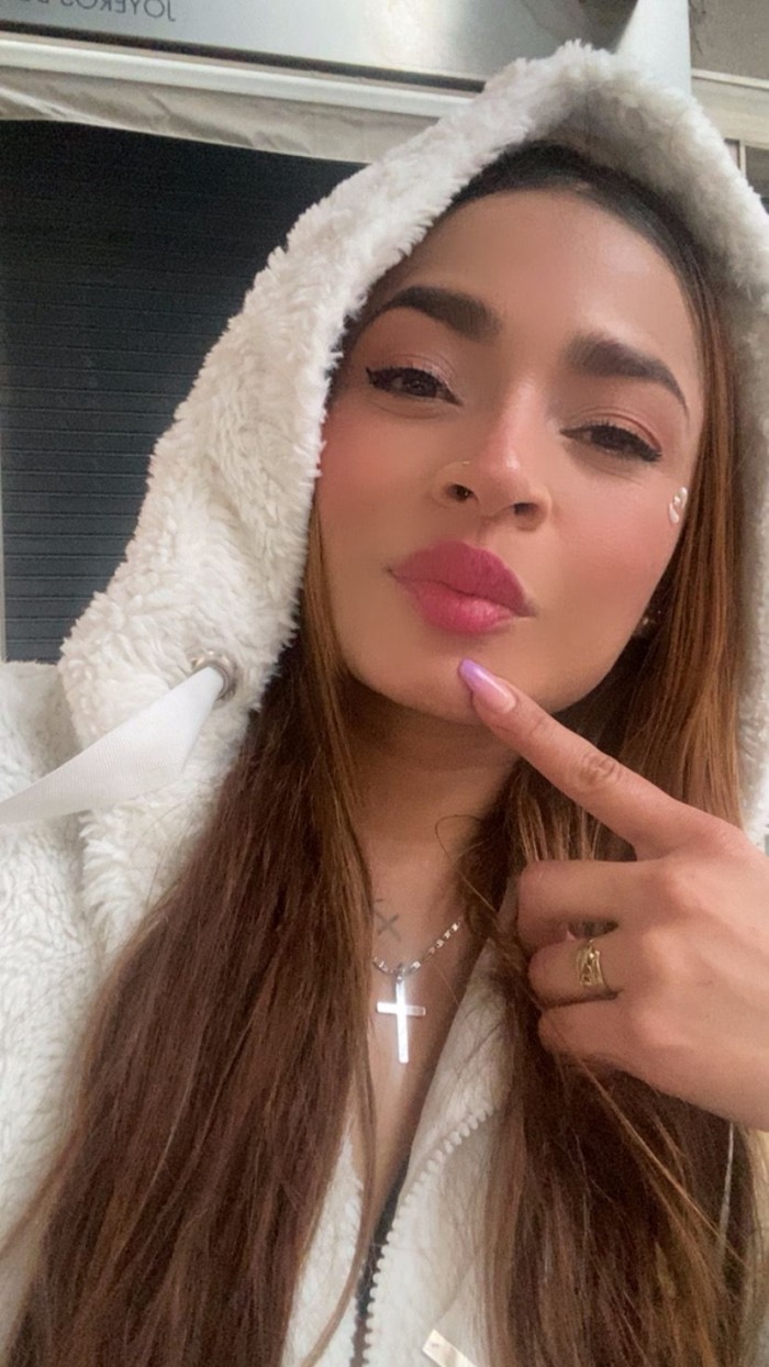 SOFIA , DESDE MEDELLIN, FIESTERA Y FLACA VIENES?