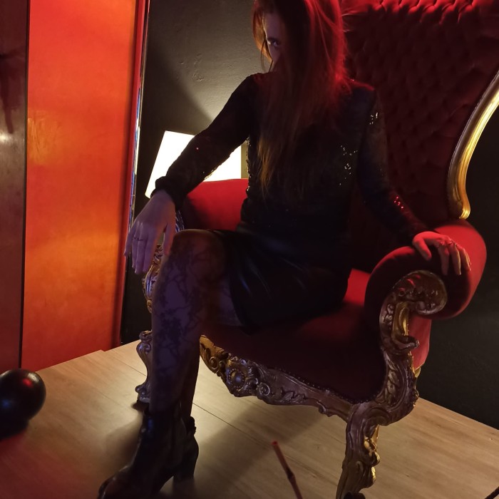 Creadora contenido BDSM solo virtual