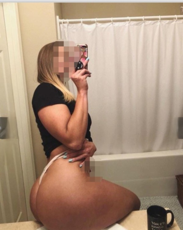 MUJERONA EXOTICA COMPLETITA PURO MORBO Y PLACER