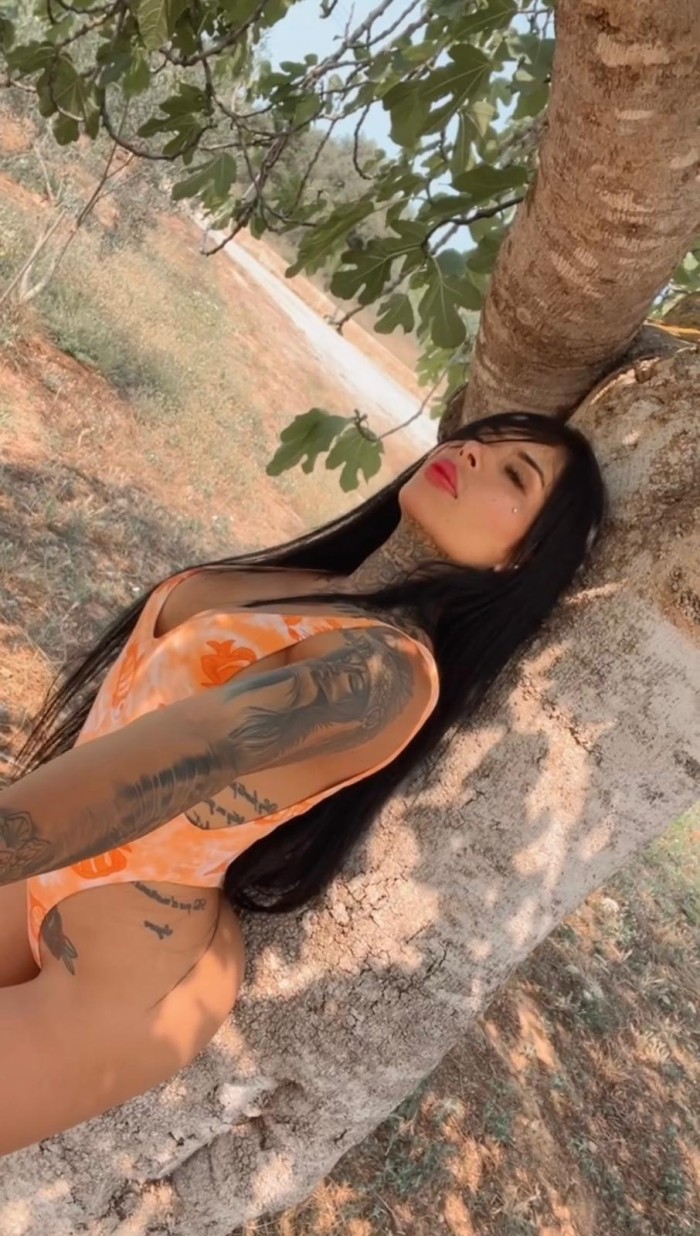 VALENTINA LATINA COMPLACIENTE FIESTERA