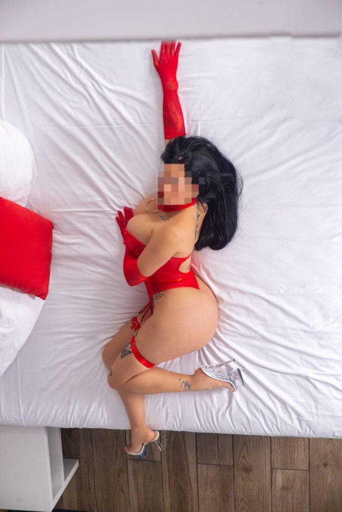 EN TORREVIEJA VENEZOLANA TE CUBRIRE DE PLACER