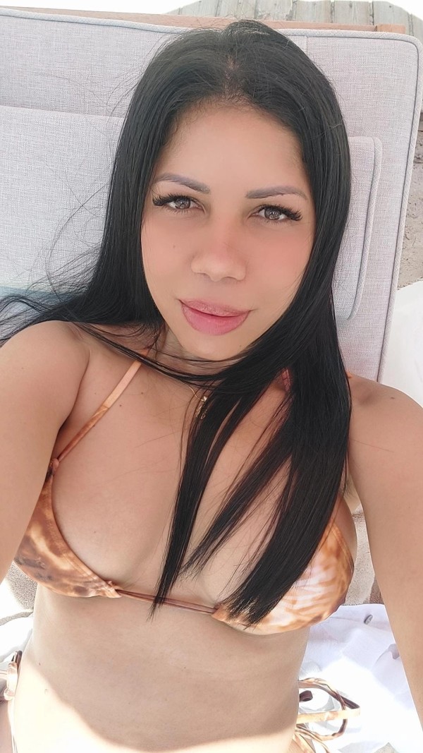Laura flaca perfecta , fiestera a tope,salidas valencia