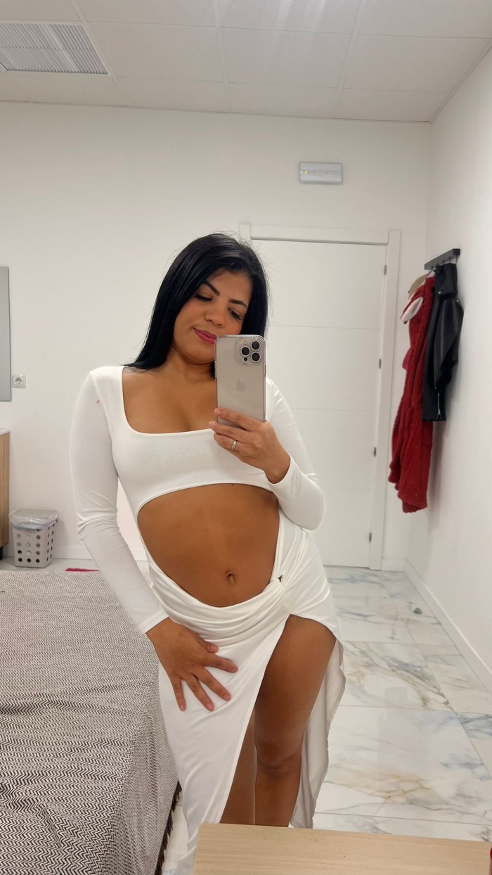 SOY ALEJA UNA LATINA GUARRA Y MUY CACHONDA