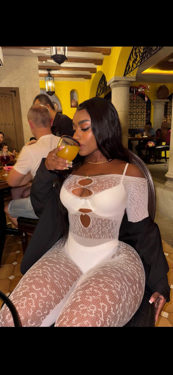 MORENA LATINA CARIÑOSA