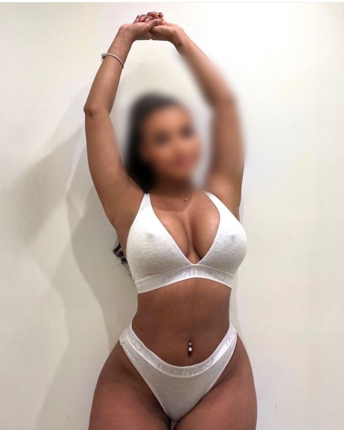 Sexy jovencita fiestera cachonda