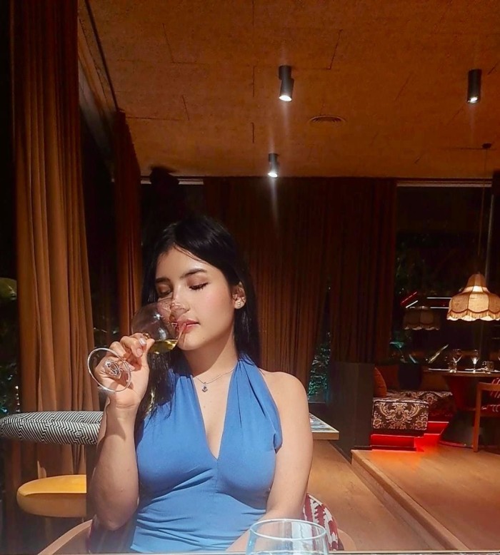 Casual y cercana rica latina cachonda