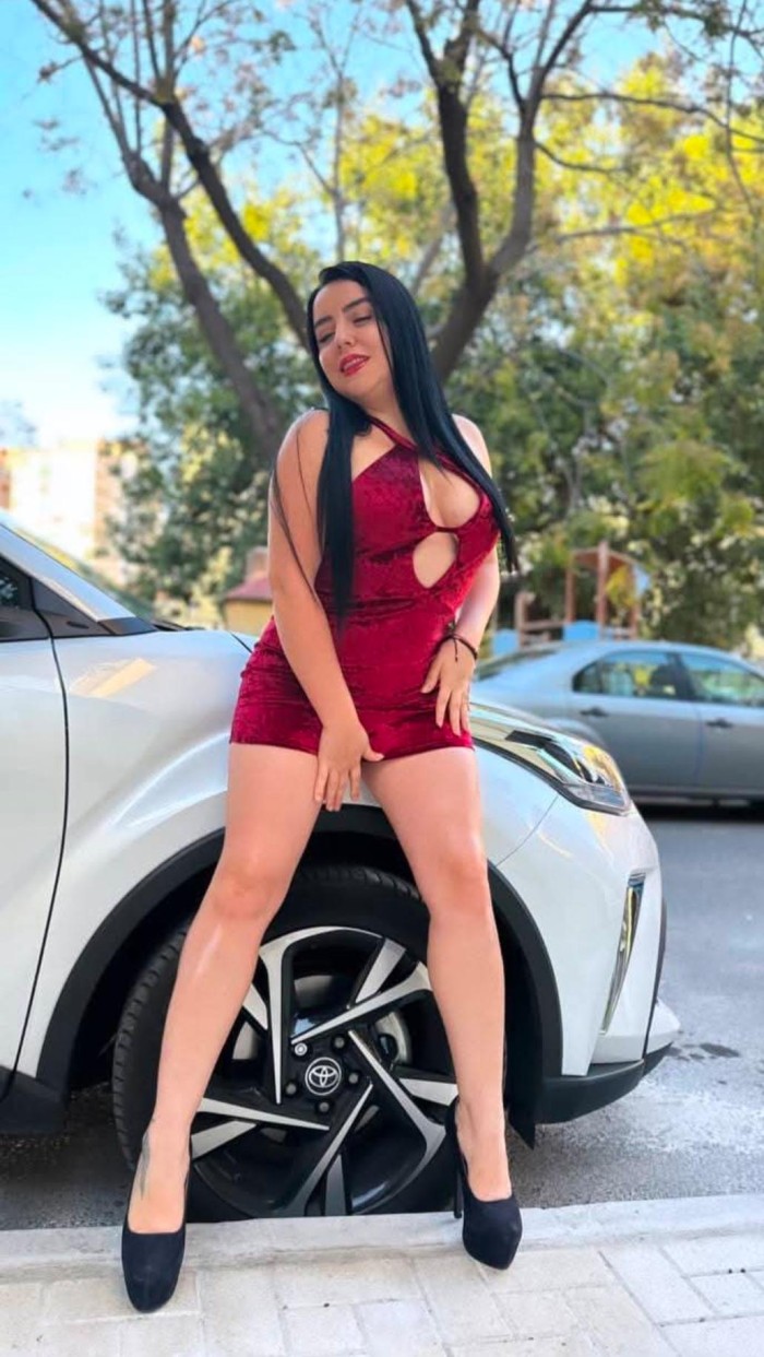 UNA MORENA HERMOSA