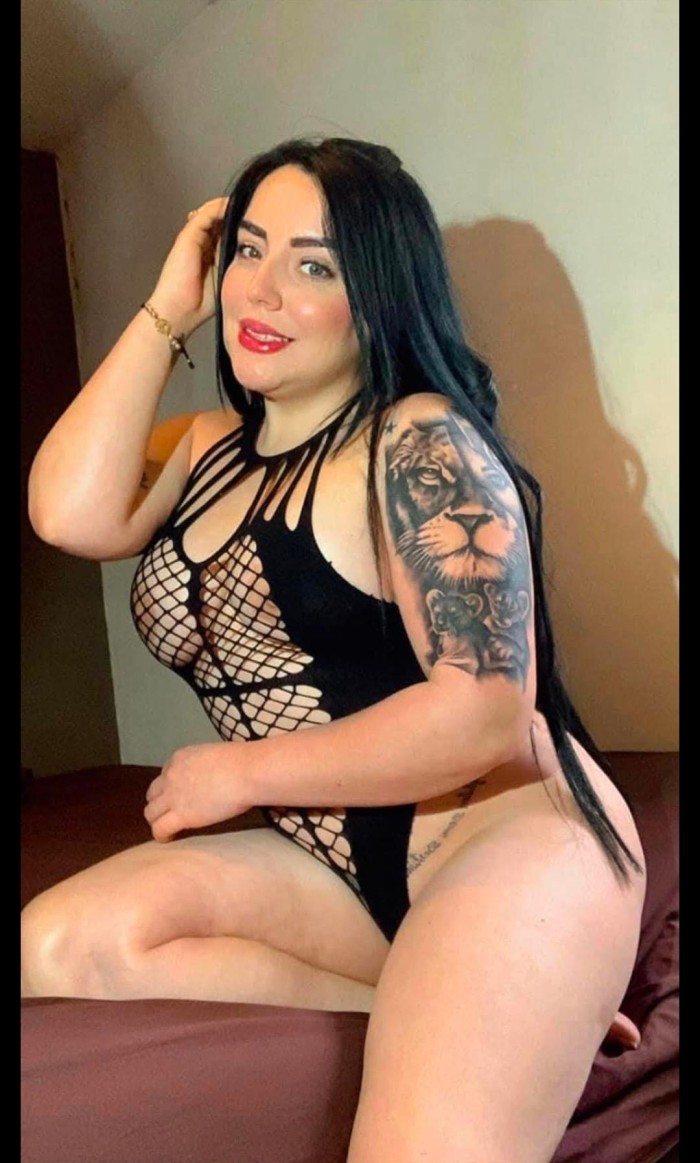 UNA MORENA HERMOSA