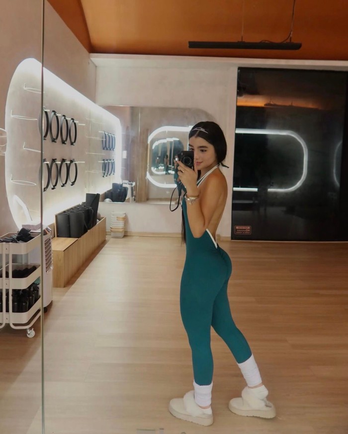 Jovencita muy sexy y decidida en Bilbao