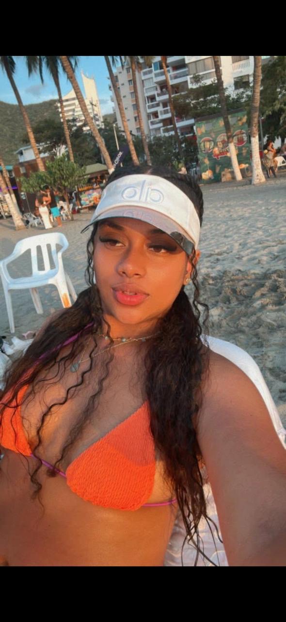 Colombiana morenita tatuada muy cachonda