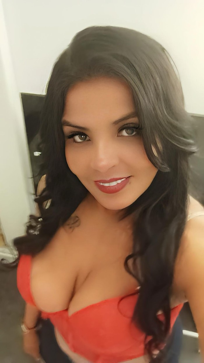 LATINA MORBOSA Y CALIENTE ¡NUEVA EN ESTA CIUDAD!