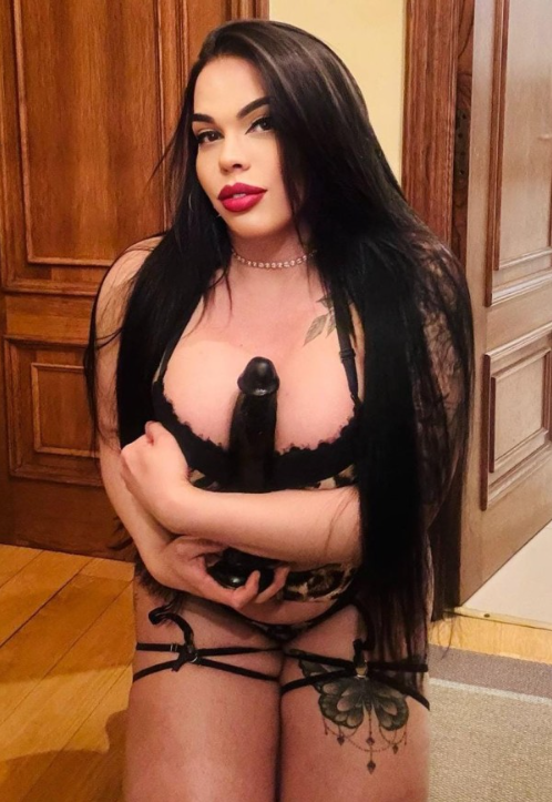 CHICA TRANS ARDIENTE Y MORBOSA DESEOSA DE PLACER