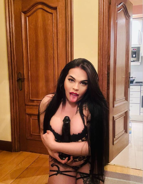 CHICA TRANS ARDIENTE Y MORBOSA DESEOSA DE PLACER