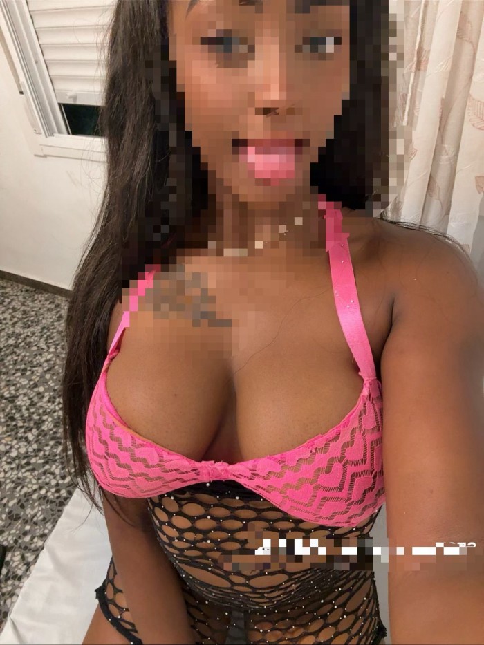 Latina fiestera con ganas de follar a tope//Salida