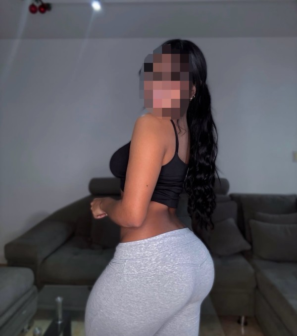 Victoria dispuesta a cumplir tus fantasías
