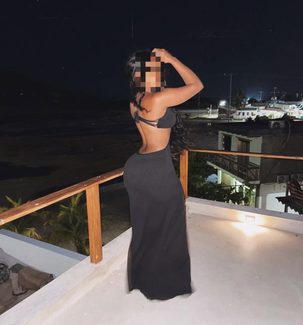 Victoria dispuesta a cumplir tus fantasías