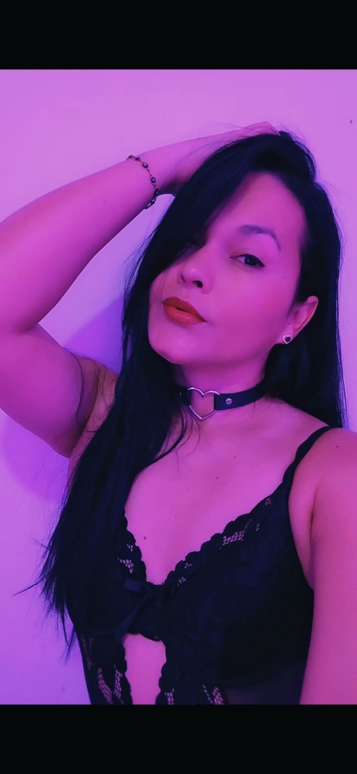 TRANS FEMENINA Y POLLONA PIDE VERGA A GRITOS