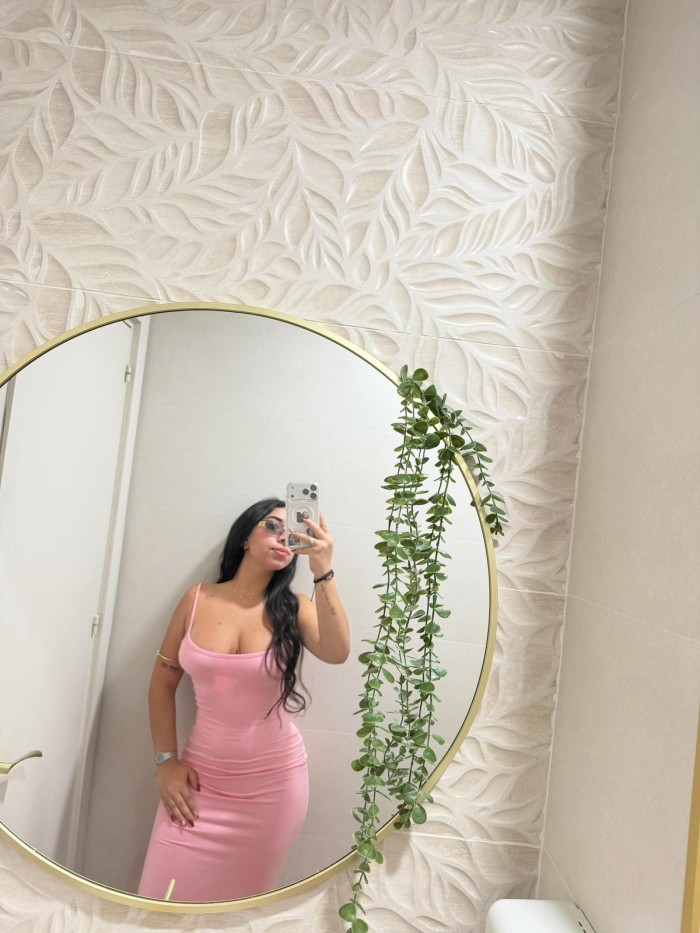 CAMILA JOVEN ESTUDIANTE COQUETA Y ATRACTIVA