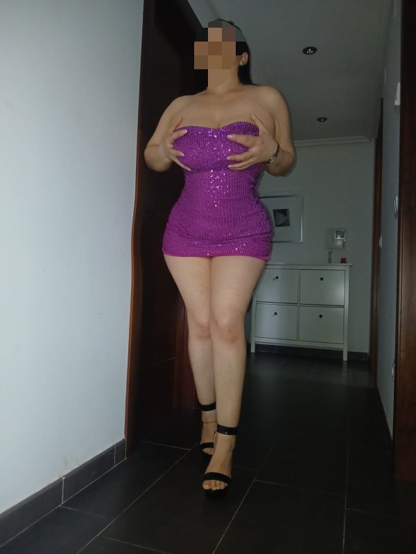 VIKY, DULCE Y TRAVIESA LATINA, CON GANAS DE SEXO