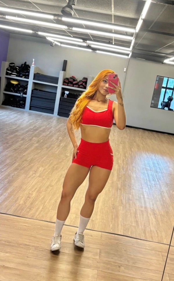 Colombiana pelirroja muy cachonda en Bilbao