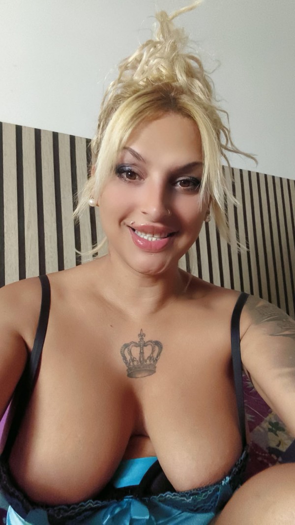 Sesiones BDSM ABDL estrapong arnés copro lluvia sexo natural