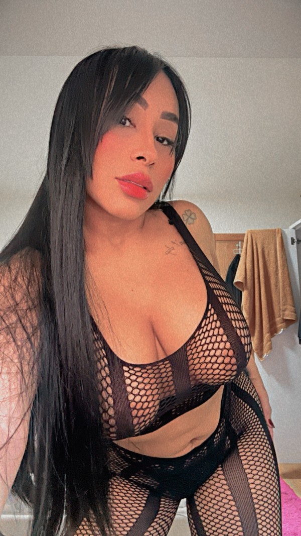 ENCANTADORA Y MORENA LATINA PAMPLONA