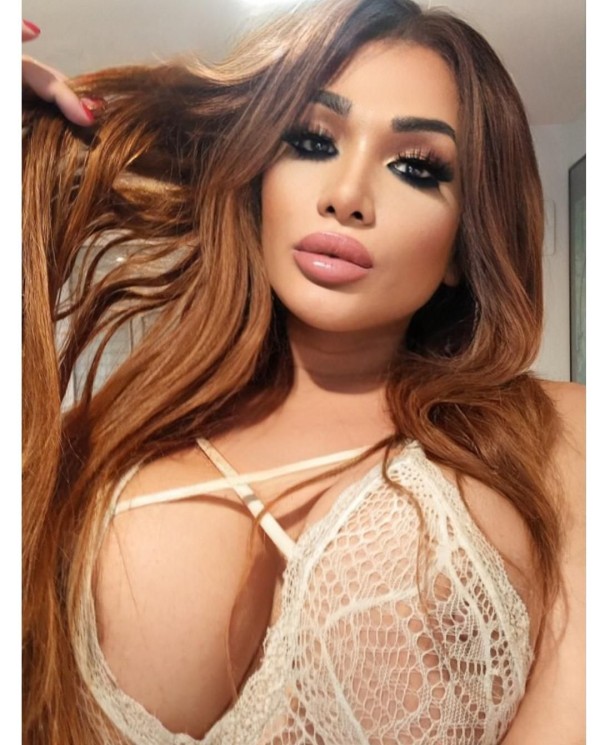 Luna linda Transexual jovencita Dispuesta
