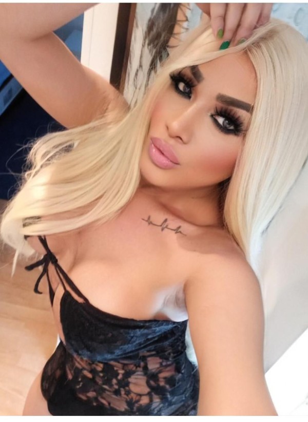 Luna linda Transexual jovencita Dispuesta