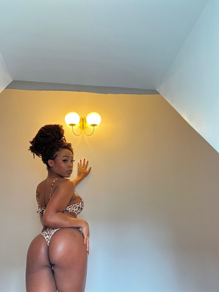 SOY LUISA COLOMBIANA, TU DULCE TENTACIÓN NOCTURNA