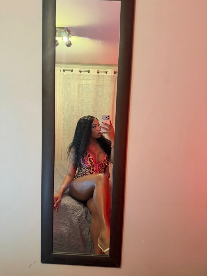 SOY LUISA COLOMBIANA, TU DULCE TENTACIÓN NOCTURNA