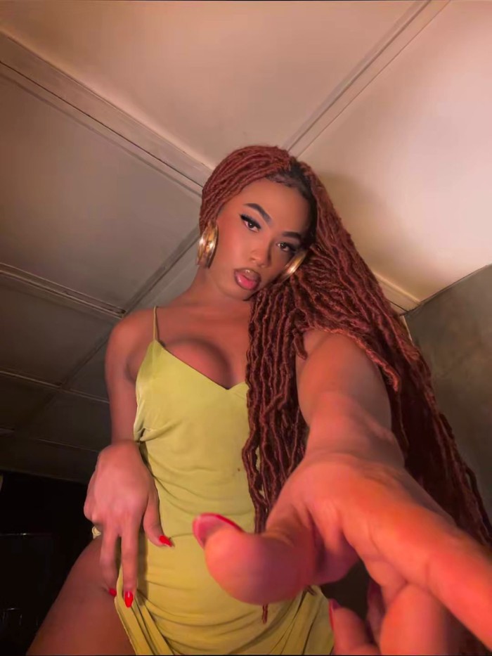 SOY LUISA COLOMBIANA, TU DULCE TENTACIÓN NOCTURNA