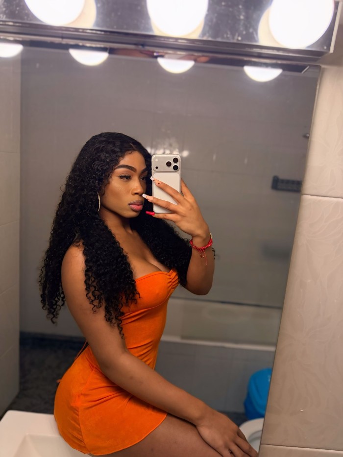 SOY LUISA COLOMBIANA, TU DULCE TENTACIÓN NOCTURNA