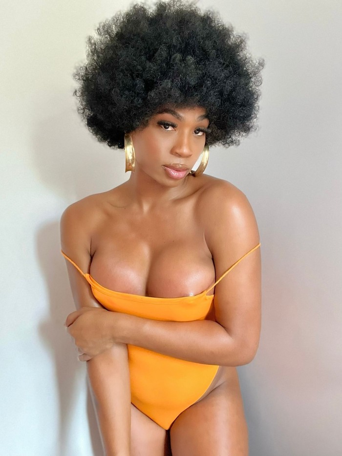 SOY LUISA COLOMBIANA, TU DULCE TENTACIÓN NOCTURNA