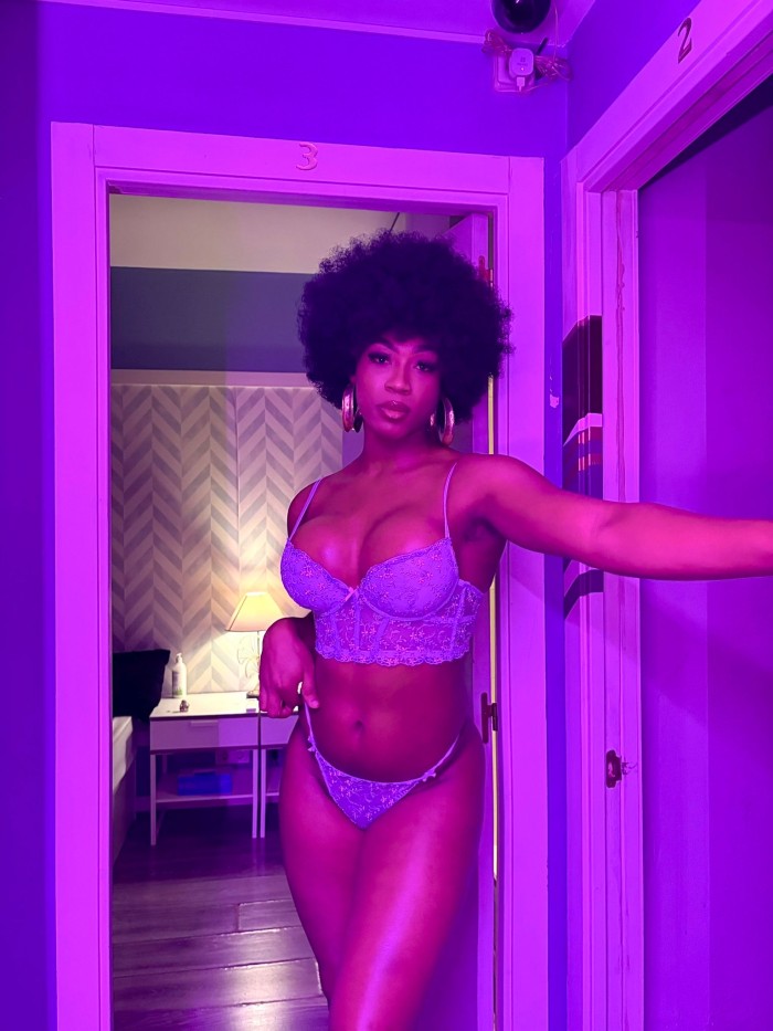 SOY LUISA COLOMBIANA, TU DULCE TENTACIÓN NOCTURNA