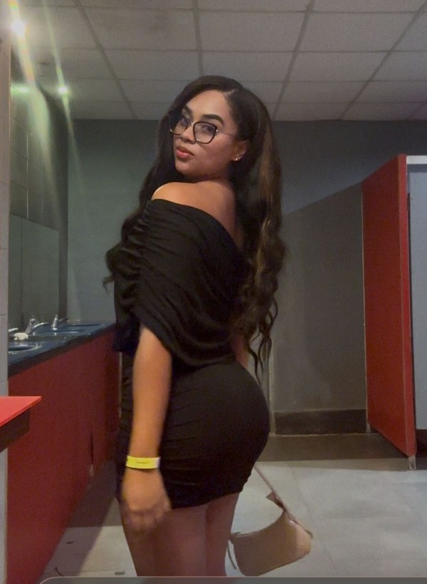 CAMILA  UNA BOMBA DE SEXO TRAVIESA FIESTERA A TOPE
