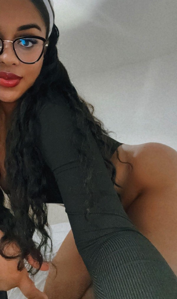 CAMILA UNA BOMBA DE SEXO TRAVIESA FIESTERA A TOPE