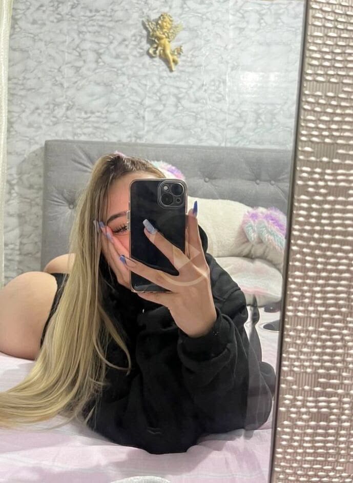 RUBIA FIESTERA, MORBOSA Y ENROLLADA A TOPE