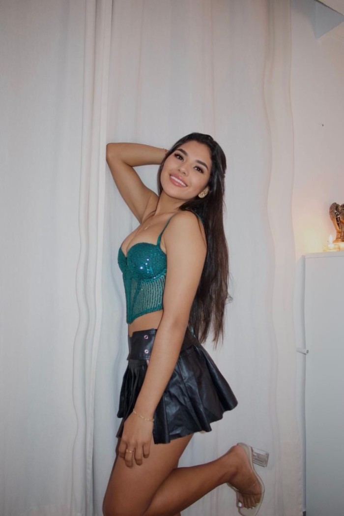 Hermosa jovencita en marbella centro piso privado