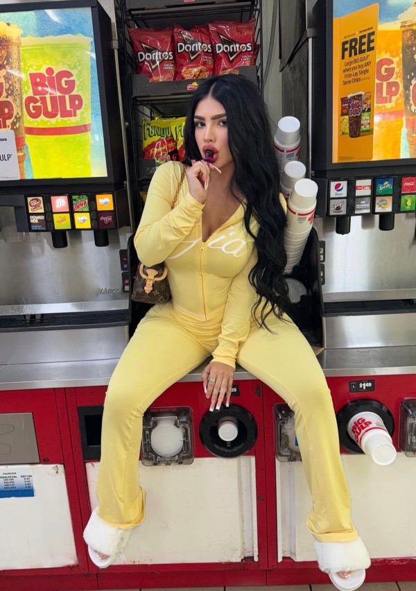 REBECA ME ENCANTA FOLLAR SOY MUY CALIENTE