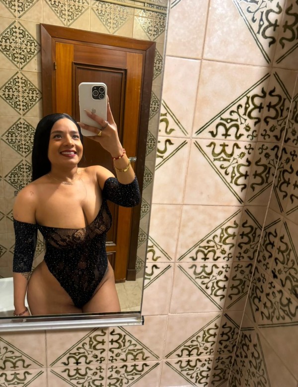 CAROLINA COLOMBIANA 26 AÑOS EN SEVILLA
